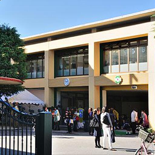 聖パトリック幼稚園 斉藤パーキングは聖パトリック幼稚園のすぐ裏手にあります。