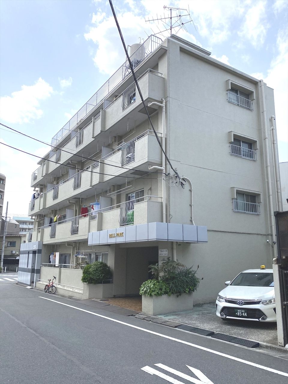 ベルパーク　下板橋駅徒歩２分の賃貸マンションです。駅周辺にはヨークマート・セブンイレブン等があり買い物便利。埼京線の板橋駅・都営三田線の新板橋駅も利用可能です。板橋駅周辺は飲食店も多く楽しい環境です。