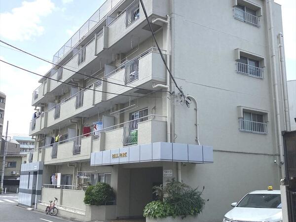 外観 下板橋駅徒歩2分で通勤通学に便利な賃貸マンション ベルパークです。
