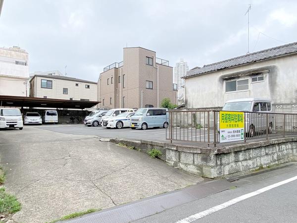 池袋の駐車場 大黒駐車場です。平置き・舗装です。スペースが小さいので軽自動車での駐車をお勧めします