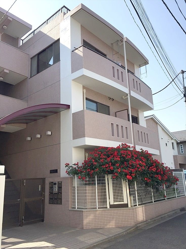 池袋駅徒歩9分と通勤通学に便利な賃貸マンションです。オートロック　バス・トイレ別　室内洗濯機置き場で一人暮らしを快適に過ごせます。池袋駅とは思えない閑静な住宅街にあるのも高ポイント。おススメ物件です