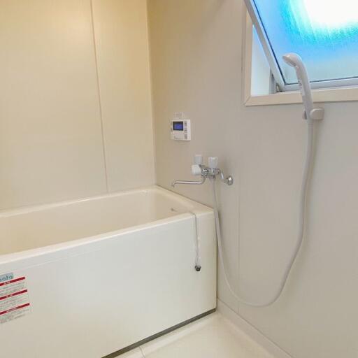 バス・トイレ別のお風呂 窓があり湿気がこもりません 下板橋駅徒歩2分で通勤通学に便利な立地にあるベルパークのリノベーション物件です