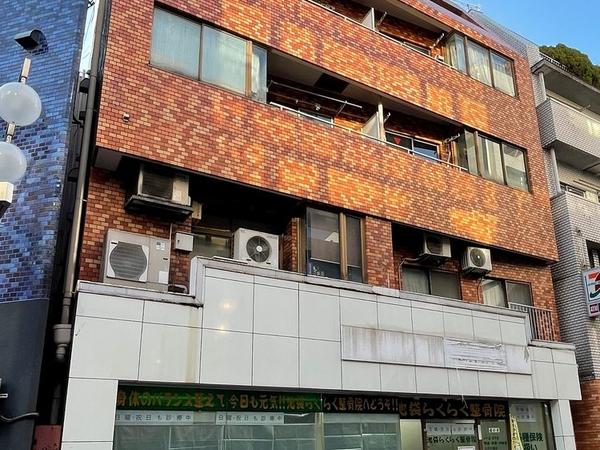 外観 第1岸本ビル 2026年にリフォーム完了した池袋の賃貸マンション 第1岸本ビル301号室 池袋から徒歩で7分で通勤通学に便利、近くにコンビニ・スーパー・ドンキホーテ池袋もあり買い物も便利です
