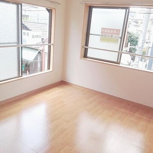 池袋本町 アゼリアハイツ池袋201 洋室6帖 池袋本町のアパート アゼリアハイツ池袋です 2009年にリノベーションされた綺麗な物件です。