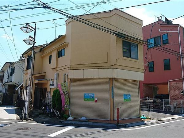 池袋本町のアパート アゼリアハイツ池袋の外観です 池袋本町のアパート アゼリアハイツ池袋です 2009年にリノベーションされた綺麗な物件です。