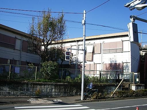 新江古田駅徒歩３分　第１江原青木ハイムです。築は古いですがセキスイハイム施工でしっかりとした建物です