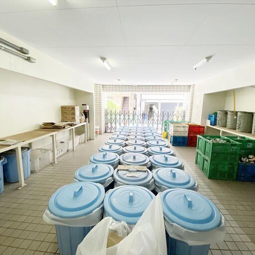 ゴミ置き場 池袋ダイカンプラザ 池袋の分譲賃貸マンション 池袋ダイカンプラザのゴミ置き場は広いです。24時間ゴミ出し可能は忙しいお勤めの方には便利です