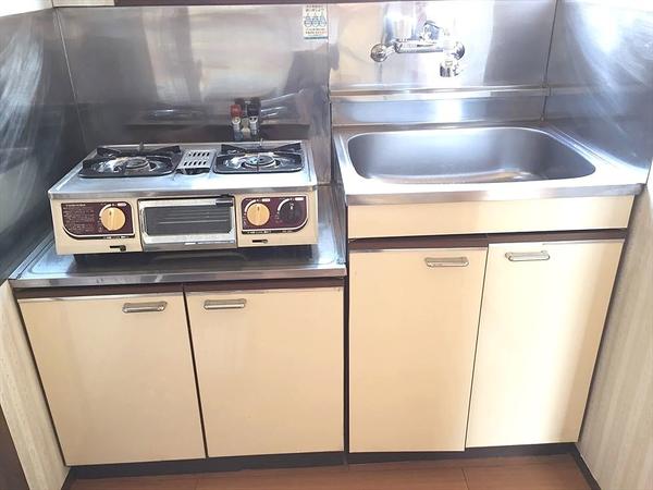 キッチン 池袋の賃貸マンション サンコーポⅠのキッチン ガスコンロ2口設置済みです