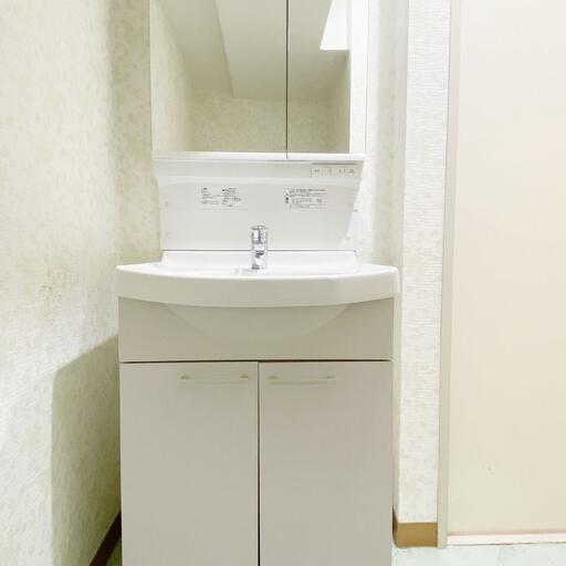 洗面台 脱衣所に独立洗面台。2015年に新品に交換しました