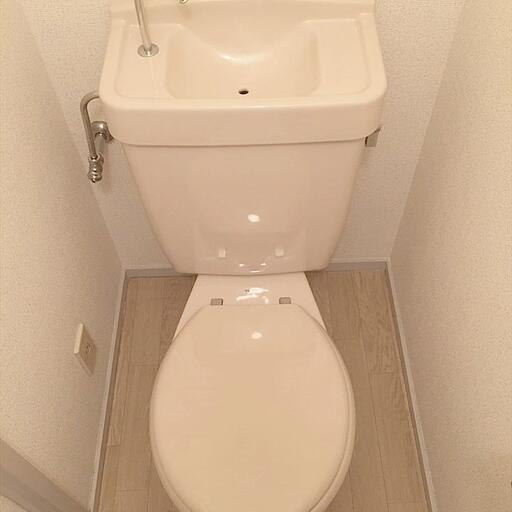 トイレ バス・トイレ別のトイレです。コンセントありウオシュレットの取付可能