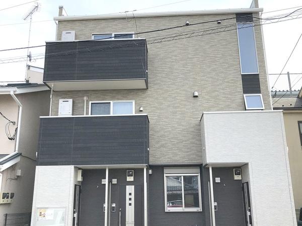 外観 2018年築の築浅賃貸アパート ベルソミー・ソレイル。閑静な住宅街にあるフローリングのお部屋です。