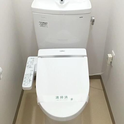 トイレ バス・トイレ別です。ウォシュレットに変更しています