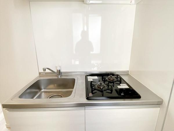 キッチンはガスコンロ2口です(同タイプの部屋です) 豊島区千早の賃貸マンション オーレ池袋西 キッチンはガスコンロ2口です