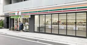 2020年　新築マンション１階にオープンした広くて綺麗なセブンイレブン池袋３丁目東店　品揃えが良いです