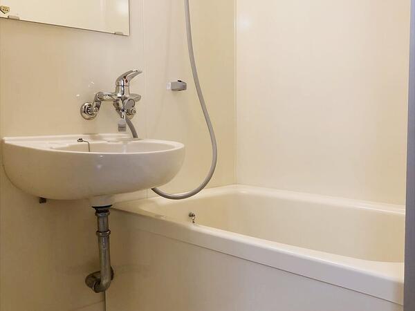 バス バス・トイレ別のお風呂です。2019年に特殊塗装をし綺麗になっています
