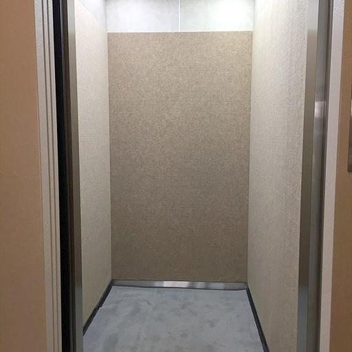 エレベーター内部 クレインヴィレッジのエレベーター 綺麗にリフォームされています