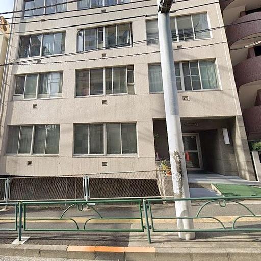 エントランス 不忍通り沿いです ハセガワハイツは護国寺駅徒歩5分の分譲賃貸マンションです。新大塚駅からも徒歩7分と便利な立地にあります。2021年にリノベーションした綺麗な物件です。敷金0礼金0で初期費用抑え目な点もポイント高いです。