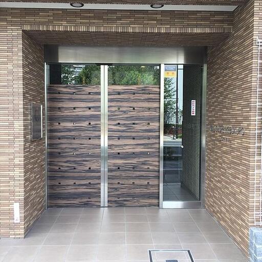 お洒落なオートロック ライオンズクオーレ池袋ソシアのオートロックはお洒落。さすが分譲マンションですね