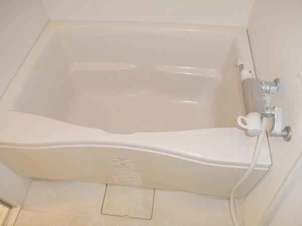 バス アゼリア青新ビル903号室はバス・トイレ別です。2009年にリノベーションしました