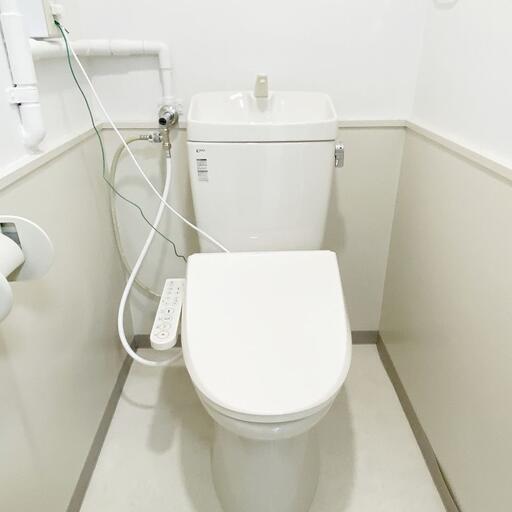 トイレ ハセガワハイツはバス・トイレ別です。。トイレにウオシュレットを新規に設置しました