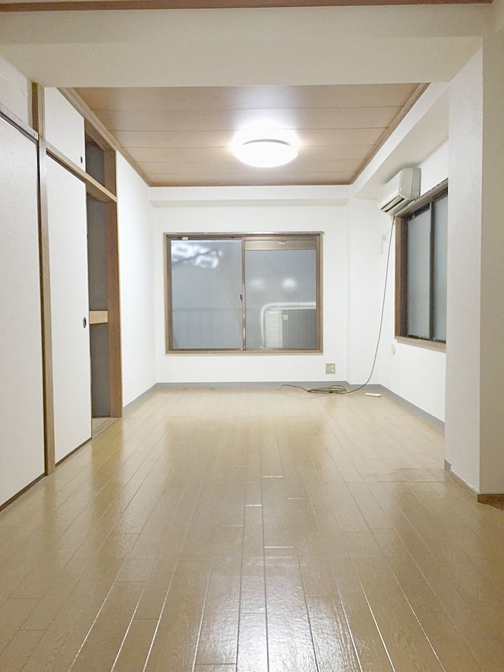 リバティ池袋の洋室は和室をリフォームした広いお部屋です。