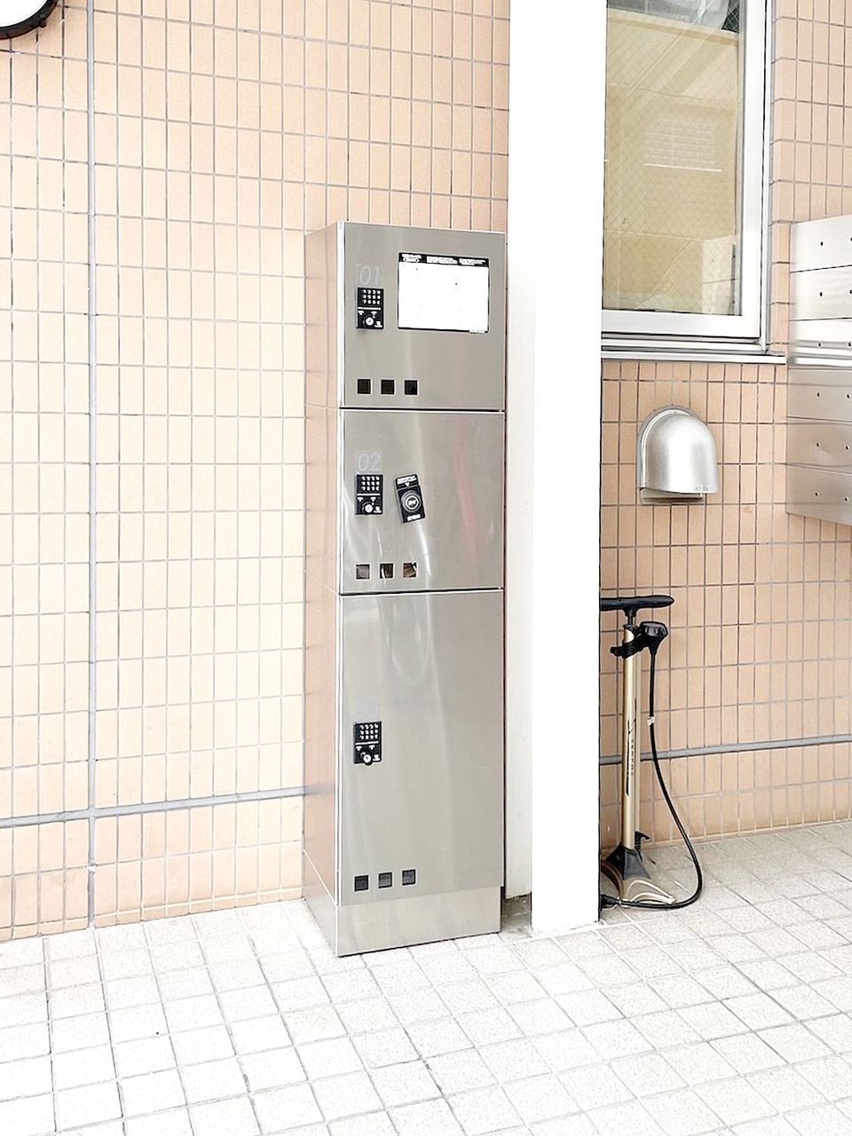 池袋の賃貸マンション　パークアゼリア　募集中です　バス・トイレ別・オートロックの人気の物件です。徒歩1分にファミリーマート池袋３丁目店があり買い物便利です
