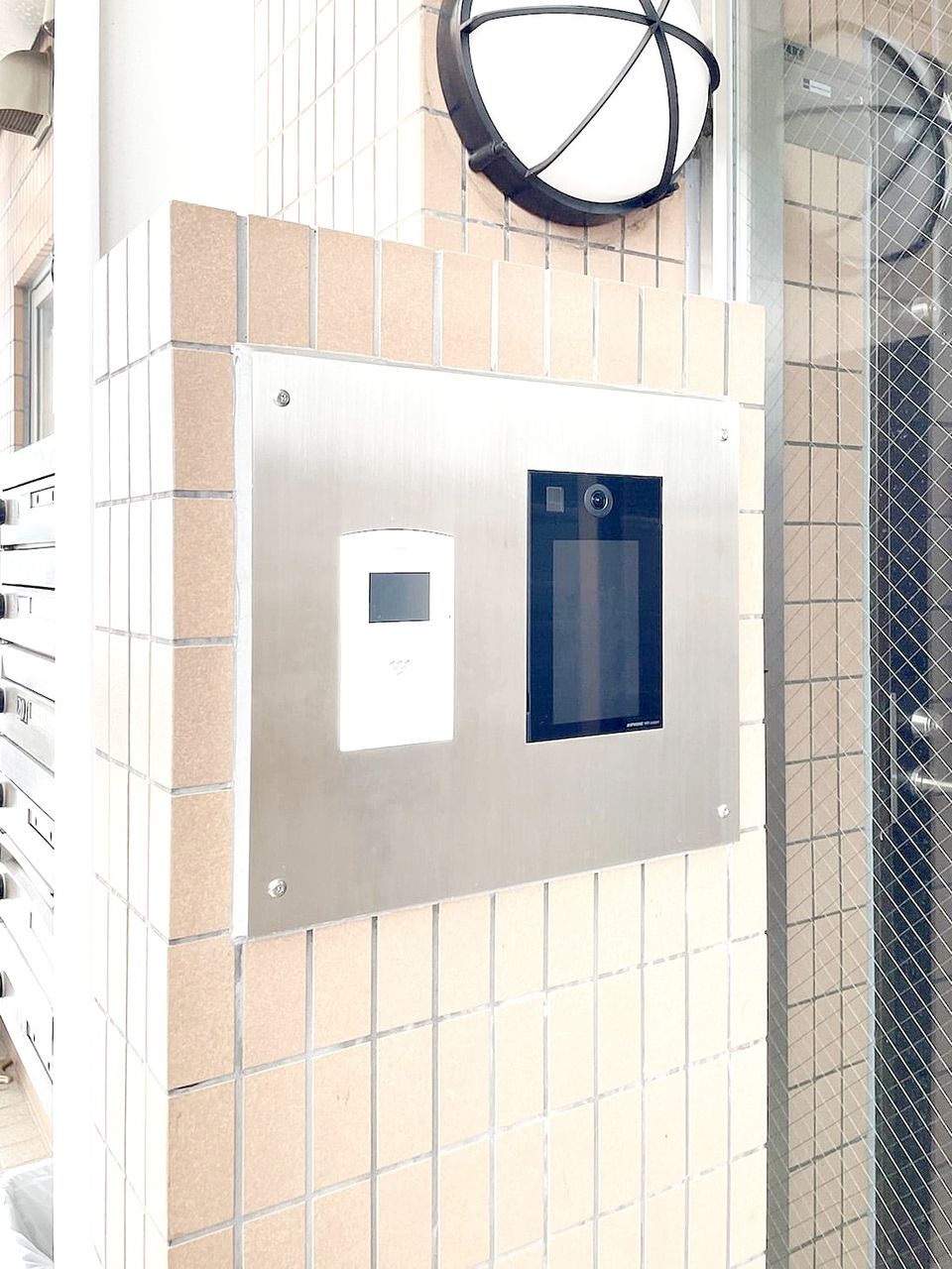 池袋の賃貸マンション　パークアゼリア　募集中です　バス・トイレ別・オートロックの人気の物件です。徒歩1分にファミリーマート池袋３丁目店があり買い物便利です