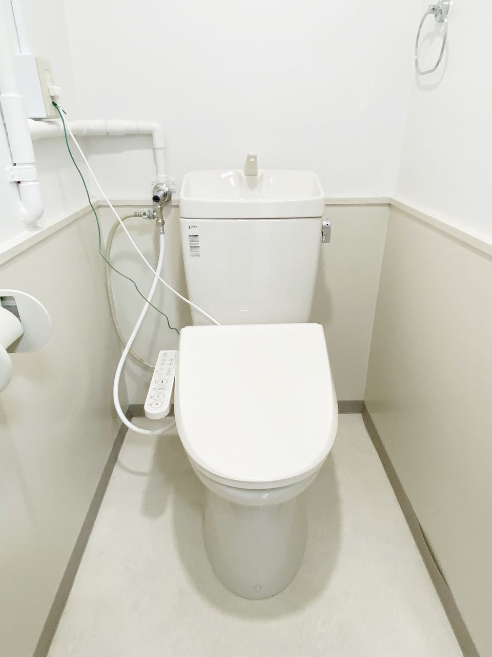 ハセガワハイツ403号室　トイレも便器・ウオシュレット新規交換済みです