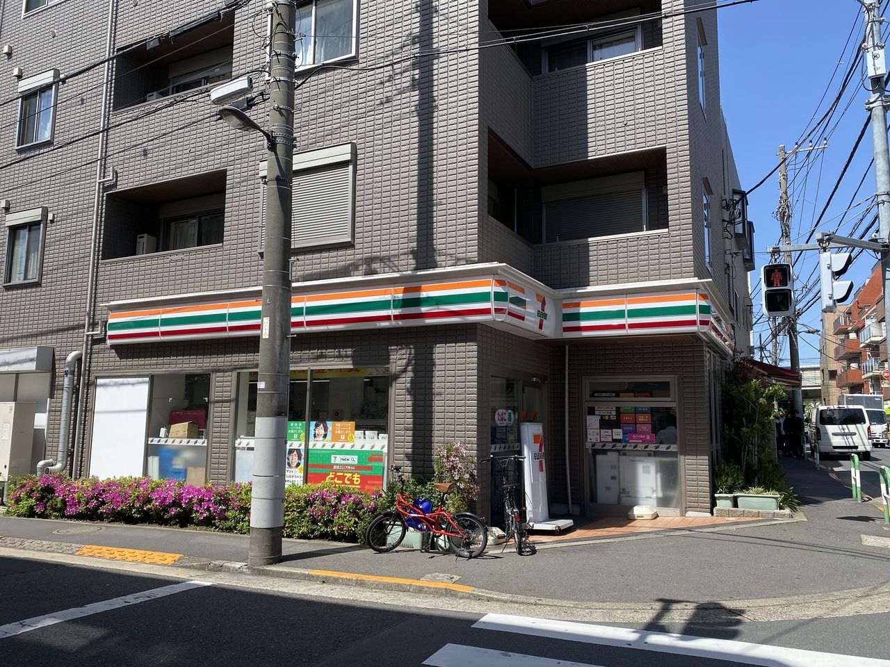 サンハイツ高橋　隣のセブンイレブン4丁目店2018年に建築されたマンション1階にある綺麗な店舗です。