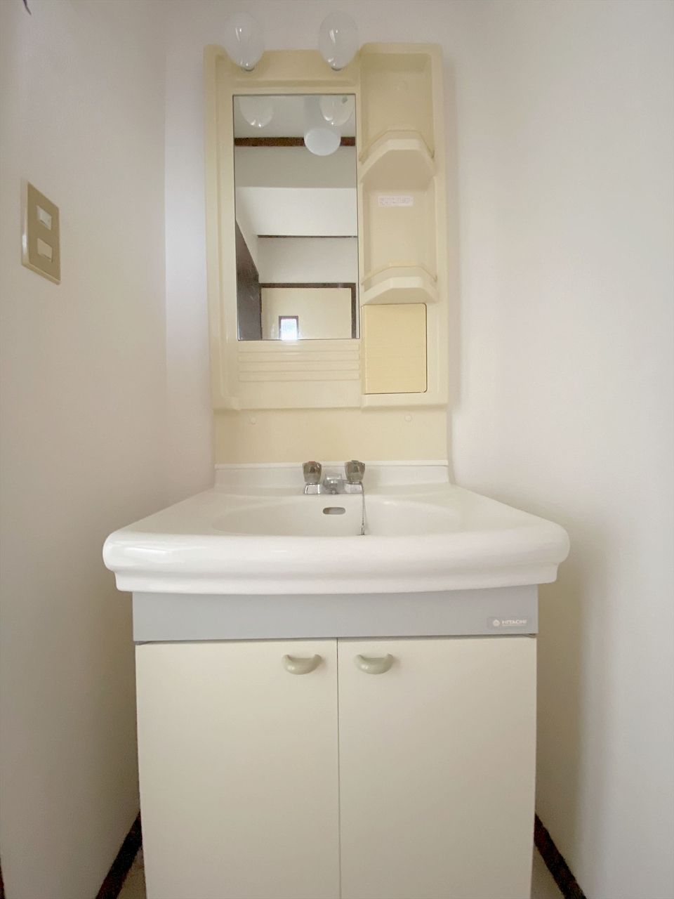 バス・トイレ別の物件です。独立洗面台付きで朝の支度もスムーズ。エアコン、収納も完備です！