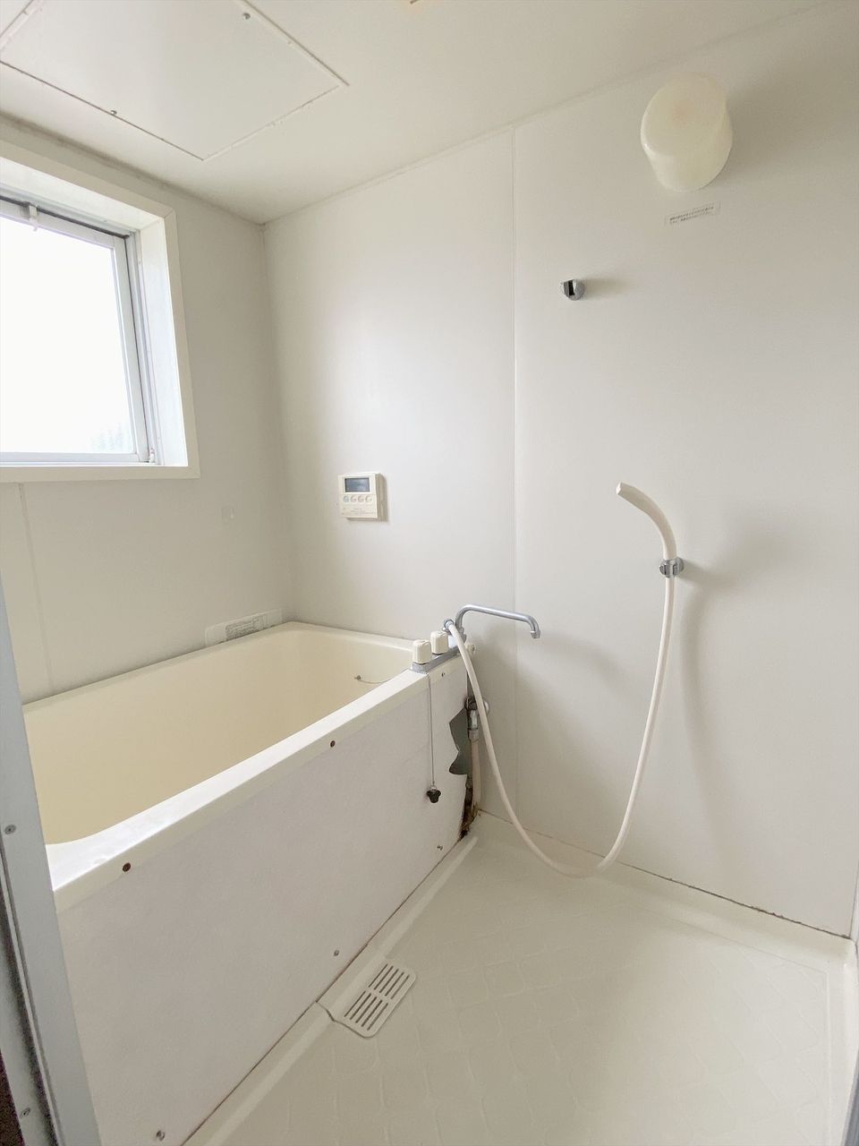 バス・トイレ別の物件です。独立洗面台付きで朝の支度もスムーズ。エアコン、収納も完備です！